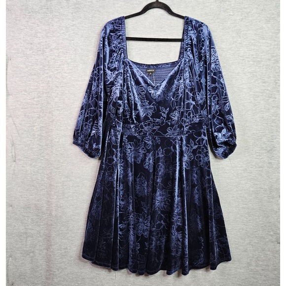 torrid Dresses & Skirts - Torrid Dress 2X At The Knee Velvet Floral Sweetheart Neck Peplum Fit Flare NWT